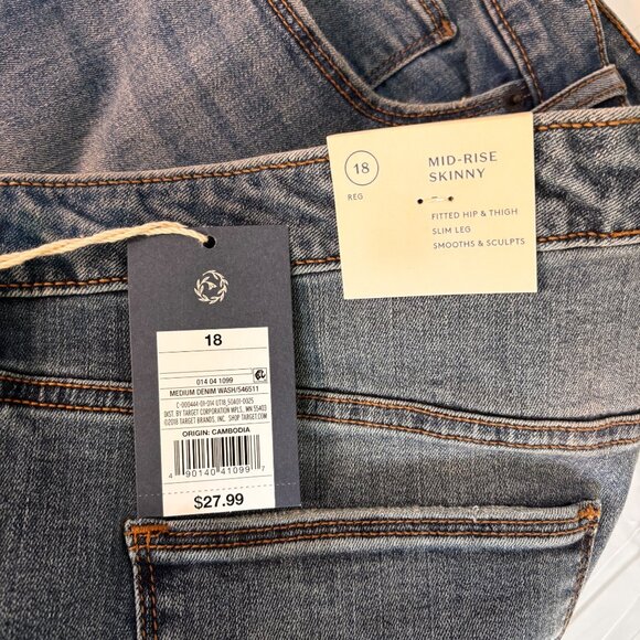 Universal Thread Women's 18R Mid-Rise Skinny Jeans Medium Wash Distressed Denim - Picture 3 of 12